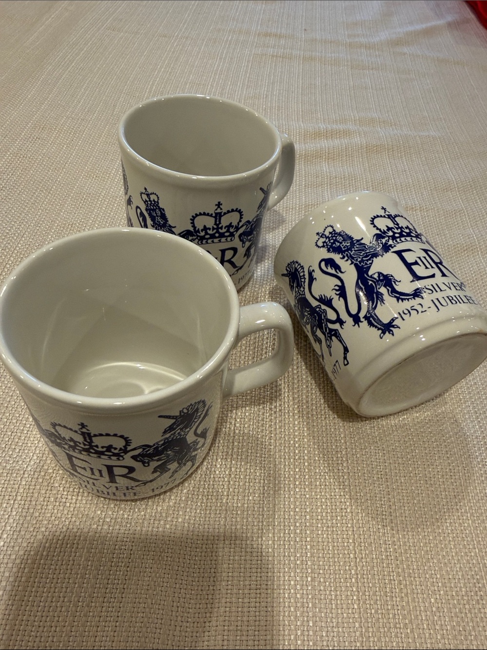 White Blue Commemorative Ceramic Mug - Silver Jubilee 1952-1977 - Set 3